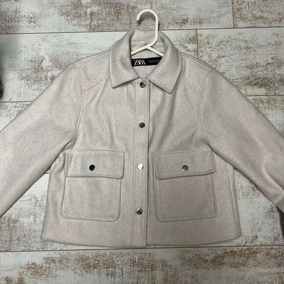 Zara Cream XS Cropped Soft Buttoned Shacket. - Picture 3 of 4